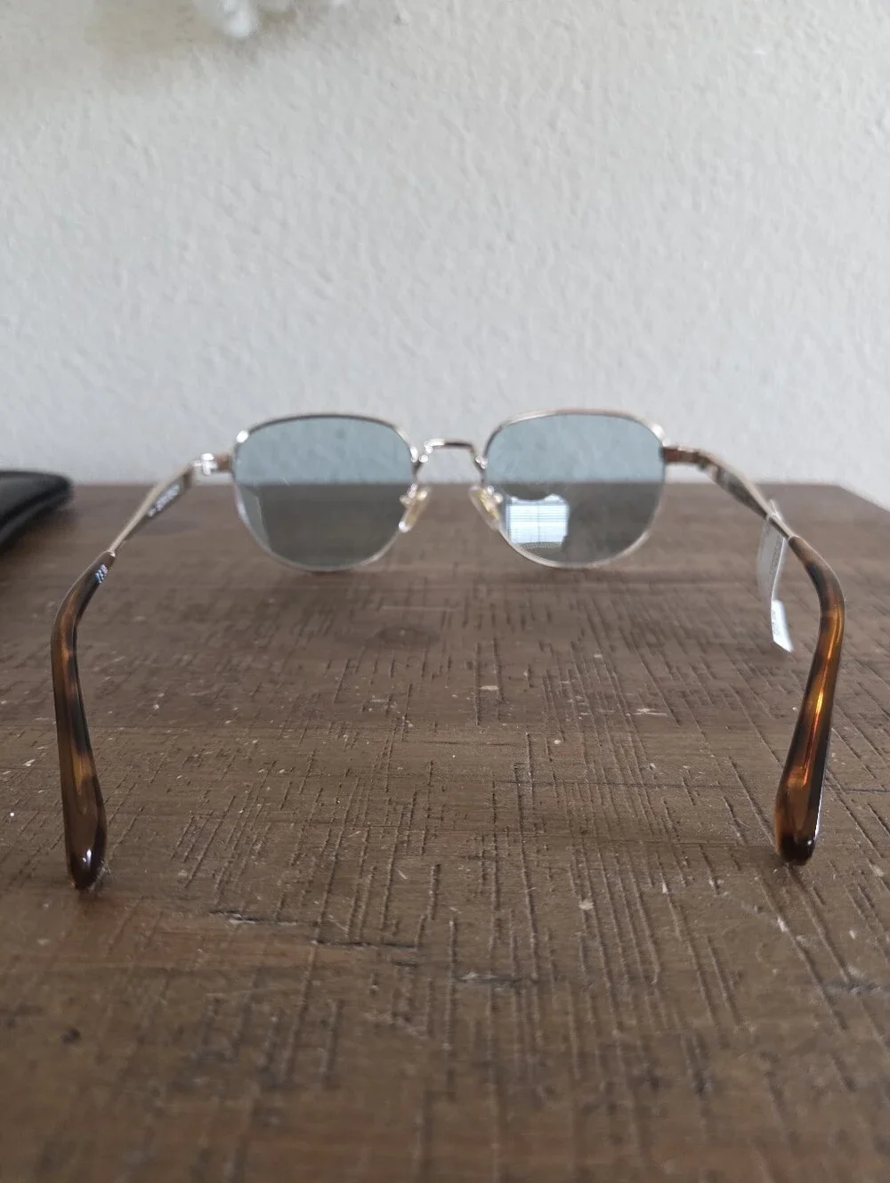 Quay Born Ready Sunglasses NWT $95 Unisex Gold Frame / Aqua Lens Retro